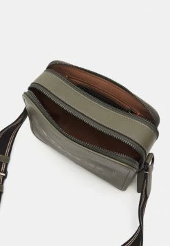 Flash Sale 👏 Coach CHARTER CROSSBODY IN SPORT CALF WITH BADGE UNISEX - Across Body Bag - Army Green ⌛ -Coach Sales 06a135988e1f483d98713cb5d1606e64