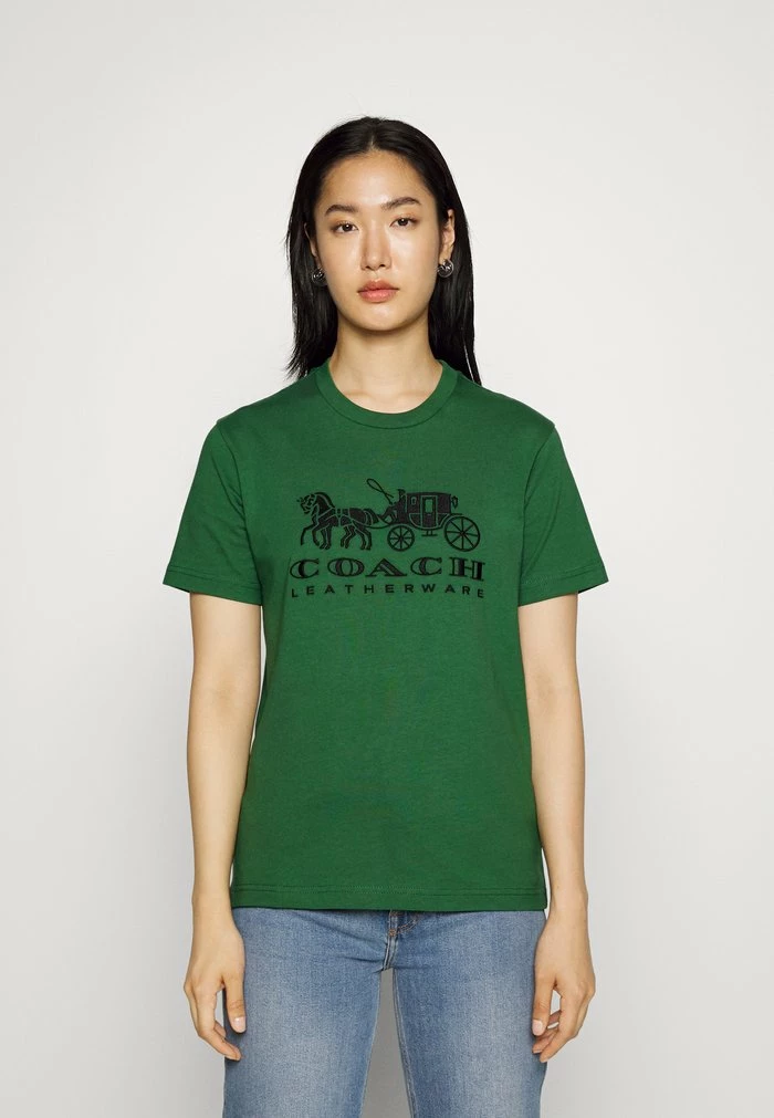 Deals โญ Coach EVERGREEN HORSE AND CARRIAGE TEE - Print T-shirt - Dark Pine ๐ 1 Deals โญ Coach EVERGREEN HORSE AND CARRIAGE TEE - Print T-shirt - Dark Pine ๐