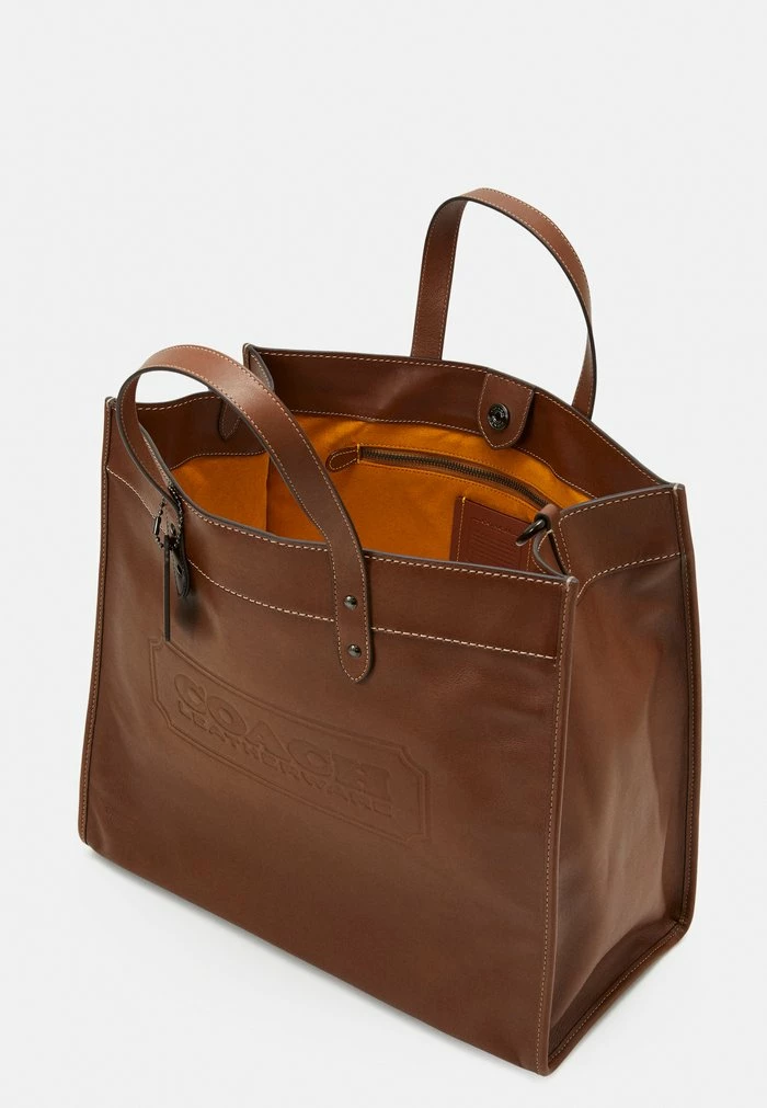 Outlet ⌛ Coach FIELD TOTE IN SPORT CALF WITH BADGE - Tote Bag - Dark Saddle ❤️ 3 Outlet ⌛ Coach FIELD TOTE IN SPORT CALF WITH BADGE - Tote Bag - Dark Saddle ❤️ - Image 3