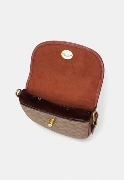 Best reviews of 🥰 Coach SIGNATURE WILLOW SADDLE - Across Body Bag - Tan Rust ✨ -Coach Sales 3d565840dccc4254af3722742d03cb38
