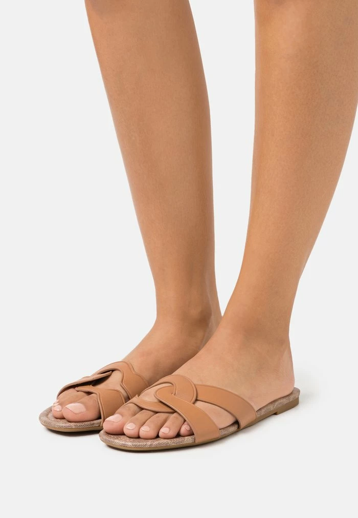 Best deal โญ Coach ESSIE - Mules - Natural ๐ 1 Best deal โญ Coach ESSIE - Mules - Natural ๐