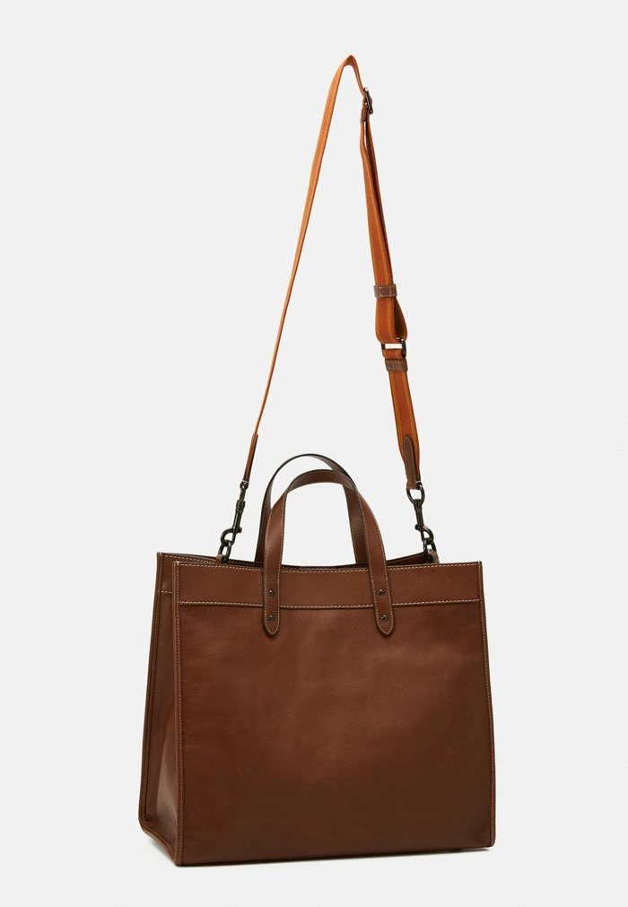 Outlet ⌛ Coach FIELD TOTE IN SPORT CALF WITH BADGE - Tote Bag - Dark Saddle ❤️ 2 Outlet ⌛ Coach FIELD TOTE IN SPORT CALF WITH BADGE - Tote Bag - Dark Saddle ❤️ - Image 2