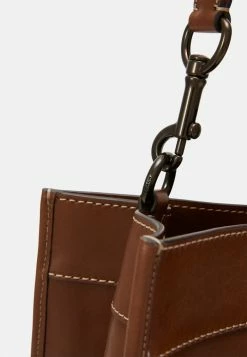 Outlet ⌛ Coach FIELD TOTE IN SPORT CALF WITH BADGE - Tote Bag - Dark Saddle ❤️ 9 Outlet ⌛ Coach FIELD TOTE IN SPORT CALF WITH BADGE - Tote Bag - Dark Saddle ❤️ -Coach Sales 45c59662e2f440049bde6ae215363893