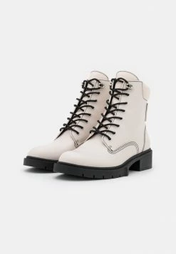 Coupon 👏 Coach LORIMER BOOTIE - Lace-up Ankle 🥾 Boots - Chalk 🔥 -Coach Sales 4dcb9b908c3744ba9865e995dfe88f6a