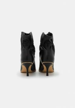 Cheap ✔️ Coach WYNIE BOOTIE - Classic Ankle 🥾 Boots - Black 🎉 -Coach Sales 55b19a35ef0a42ad955c42643b0af3ec