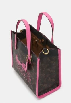 Coupon ๐ Coach HORSE AND CARRIAGE WITH BADGE ๐งฅ COATED FIELD TOTE - Tote Bag - Truffle Petunia ๐ฅฐ 6 Coupon ๐ Coach HORSE AND CARRIAGE WITH BADGE ๐งฅ COATED FIELD TOTE - Tote Bag - Truffle Petunia ๐ฅฐ -Coach Sales 74bd9e5b1a4e45abbb8ed05735e62bb1