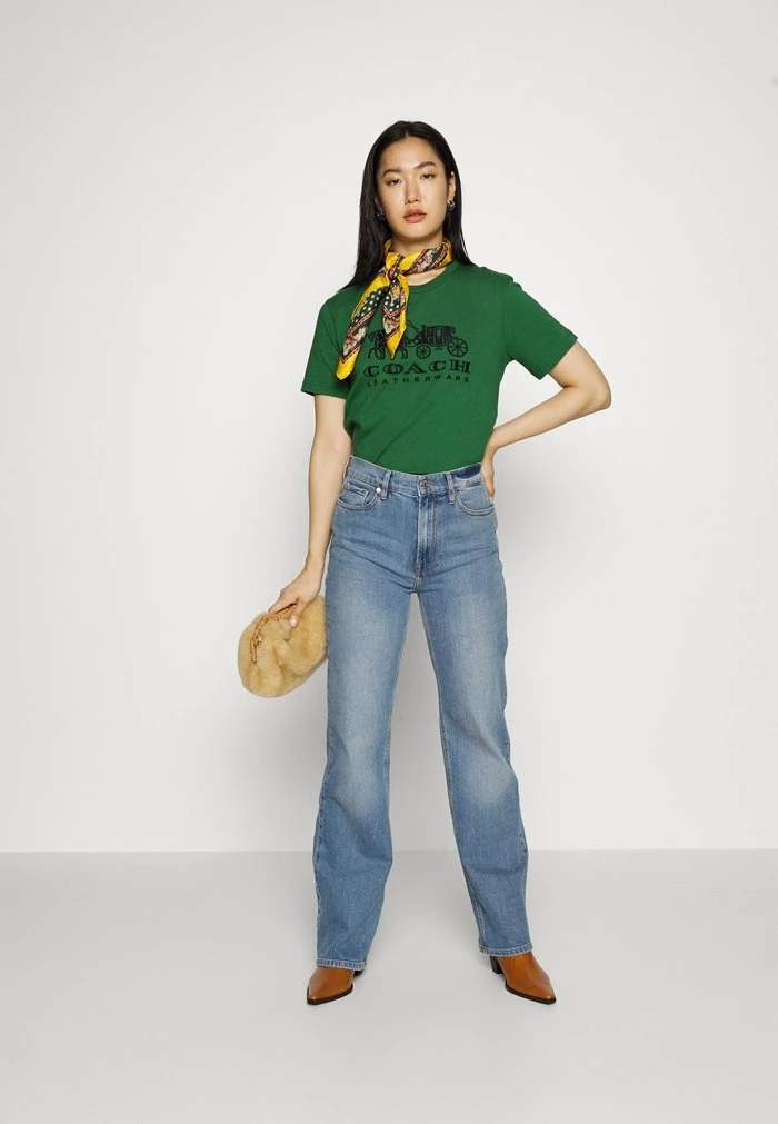Deals โญ Coach EVERGREEN HORSE AND CARRIAGE TEE - Print T-shirt - Dark Pine ๐ 2 Deals โญ Coach EVERGREEN HORSE AND CARRIAGE TEE - Print T-shirt - Dark Pine ๐ - Image 2