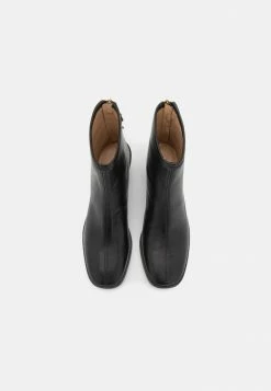 Flash Sale 🥰 Coach GABI BOOTIE - Classic Ankle 🥾 Boots - Black 😀 11 Flash Sale 🥰 Coach GABI BOOTIE - Classic Ankle 🥾 Boots - Black 😀 -Coach Sales 7f90512cc26046989ca691f0fe6332e7