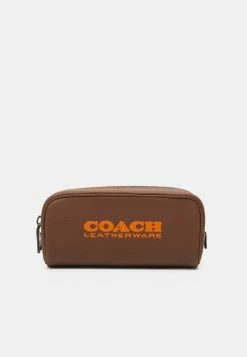 Flash Sale 🎁 TRAVEL KIT IN PEBBLE WITH COACH BRANDING - Travel Accessory - Dark Saddle/canyon 🛒