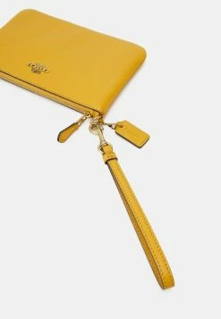 Hot Sale 👏 Coach POLISHED SMALL WRISTLET - Clutch - Buttercup 🎁 -Coach Sales aba64802282240f0ab2792b3a4362432
